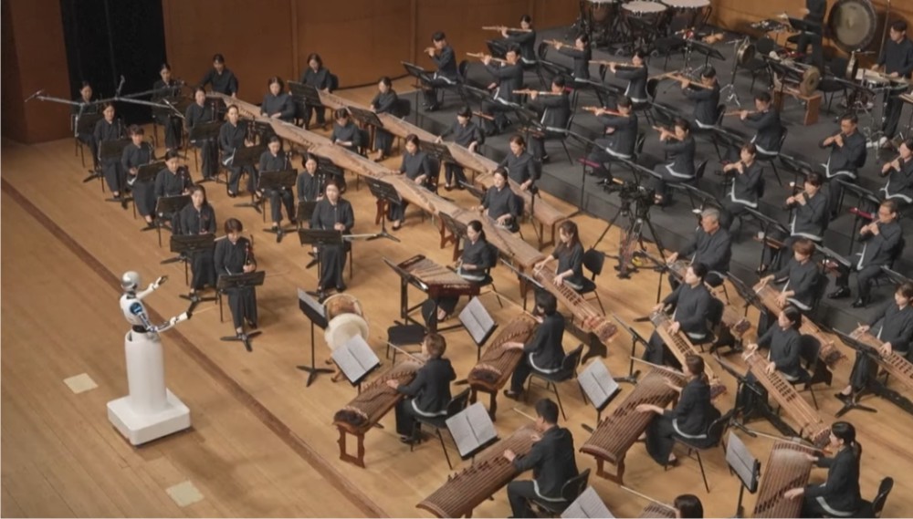 Un robot dirijor a condus un concert al orchestrei naţionale a Coreei de Sud