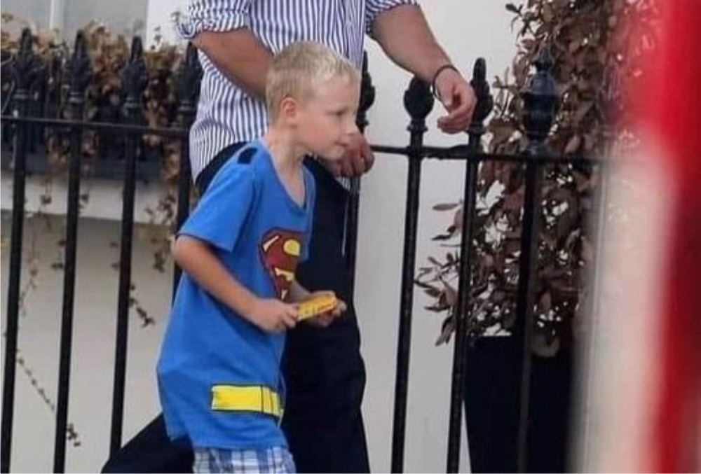 Un puşti susţinea că este nepotul lui Superman şi nimeni nu îl credea