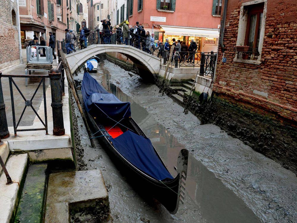 Canalele din Veneția au rămas fără apă