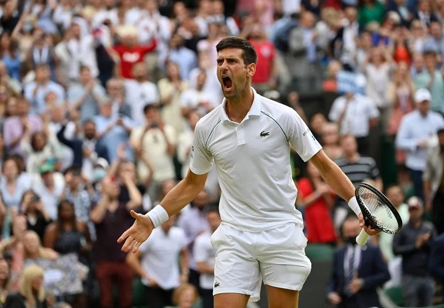 Djokovic, victorie la Wimbledon pentru un egal în trei
